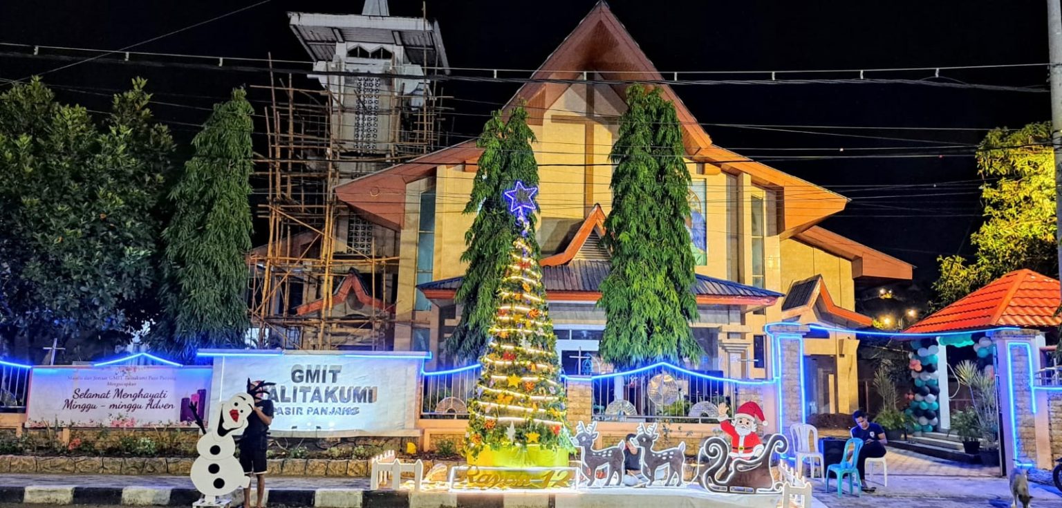 Pohon Natal Simbol Kehidupan Kekal Timex Kupang