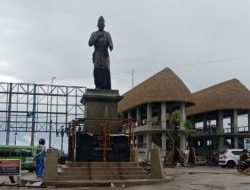 Patung Raja Alfons Nisnoni Berdiri di Kelurahan LLBK, Raja Bisilisin Geram