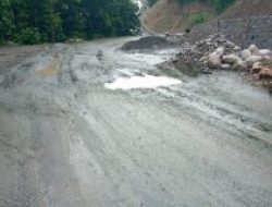 PT TBA Siap Perbaiki Kerusakan Ruas Jalan Negara Nunsena-Netenkabuka
