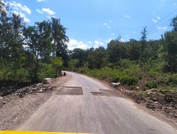 Baru Dikerjakan, Ruas Jalan Provinsi Halilulik-Batas Kabupaten Malaka Sudah Rusak, Kontraktor Tambal Sulam