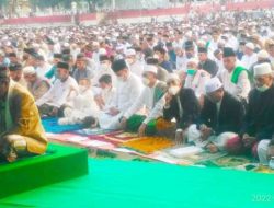 Ribuan Umat Muslim Salat Idul Fitri di Lapangan Pancasila, Ini Khotbah Haji Abdul Gefar