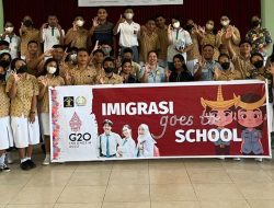 Imigrasi Goes to School Datangi SMA Katolik Giovanni Kupang