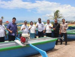 Serahkan Bantuan Bagi 222 Kelompok Nelayan, Ini Pesan Bupati Kupang