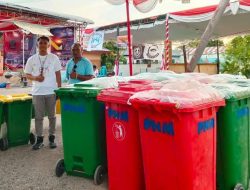 PNM Bersama OJK Beri Bantuan Alat Kebersihan di Kota Kupang