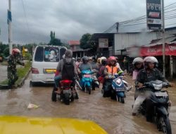 Hujan Deras, Banjir Genangi Ruas Jalan El Tari Kefamenanu dan Rumah Warga