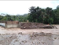 Dua Jembatan Putus Diterjang Banjir, Warga 4 Kecamatan di Amfoang Terisolir