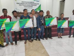 500 Pelaku Usaha Perikanan Kota Kupang Terima Kartu BPJS Ketenagakerjaan