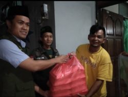 Raih Keberkahan dengan Bagi Paket Sahur Gratis