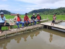 Rekreasi dengan Memancing Ikan di Golo Loni, Bupati Agas: Saya Jadi Marketing