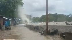 Dampak Siklon Tropis 98S, Gelombang Laut Hantam Puluhan Rumah Warga Oesapa