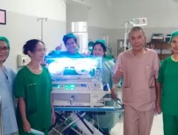 Tim Dokter RSU Prof Johannes Berhasil Operasi Bayi “Hamil”