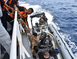 Tabrak Karang dan Mati Mesin, Bakamla Evakuasi Korban Kecelakaan 2 Kapal di Laut Timor
