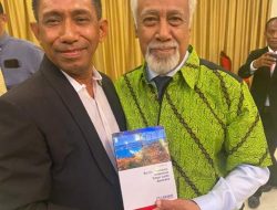 Bertemu Xanana, Frans Aba Serahkan Buku Border Economy Indonesia-Timor Leste-Australia