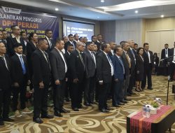 Otto Hasibuan Lantik Jhon Rihi sebagai Ketua Peradi Kupang