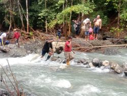 UPTD SPAM Kembali Perbaik Pipa Wae Dara Yang Diterjang Banjir
