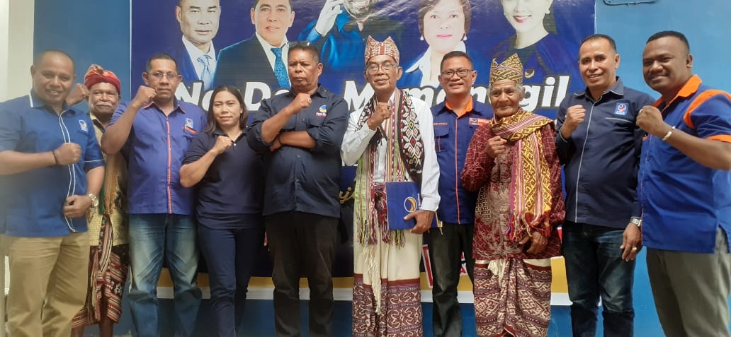 Masyarakat Tiga Kecamatan Antar Frederik Koenunu ke Nasdem Daftar sebagai Balon Bupati Kupang