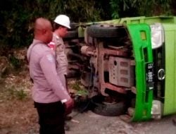 Dum Truk Terjungkal, Ibu dan Anak Tewas