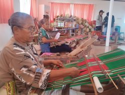 Penenun Harus Mampu Tenun Motif Sepe