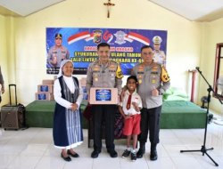 HUT Lalu Lintas, Kapolda NTT Berbagi Kasih