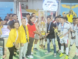 Black Sweet Bawa Pulang Piala Bergilir Turnamen Futsal FKIP UKAW Cup III