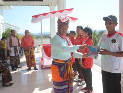 Momen Kesaktian Pancasila, Serahkan Penghargaan