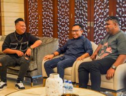 Jelang Konser Penutupan di Ende, Ansy Lema Bincang Santai Bersama Andmesh dan Mario Klau