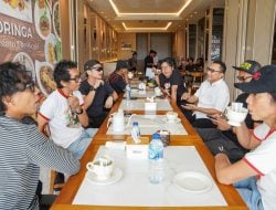 Jelang Konser Amal, Ansy Lema Makan Siang Bersama Slank