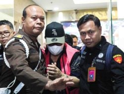 Edward Tannur Diperiksa Kejati Jatim,Usai Penetapan Tersangka MW, Ibunda Ronald